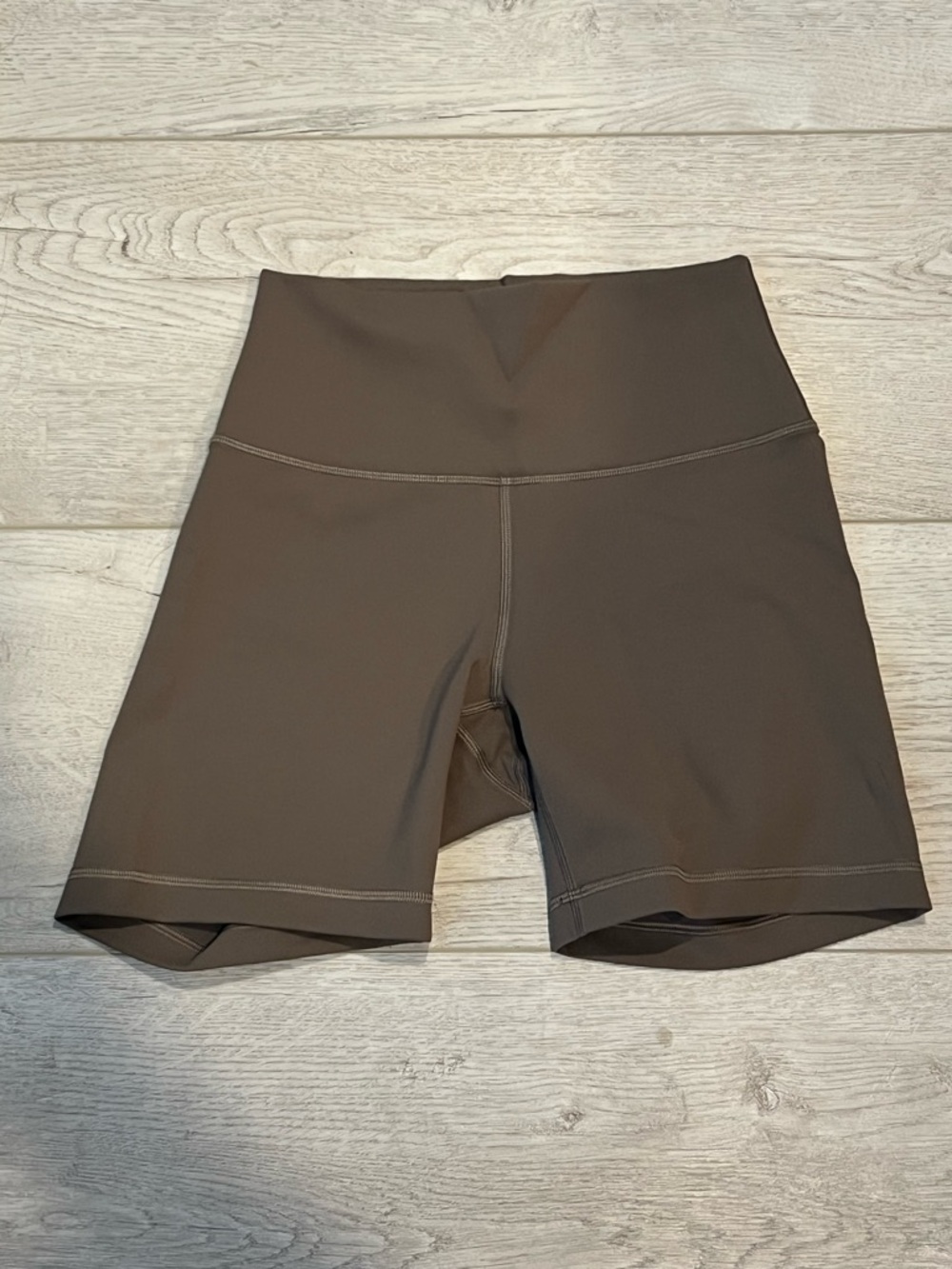 Lululemon Wunder Train Contour Fit High-Rise Short 6"